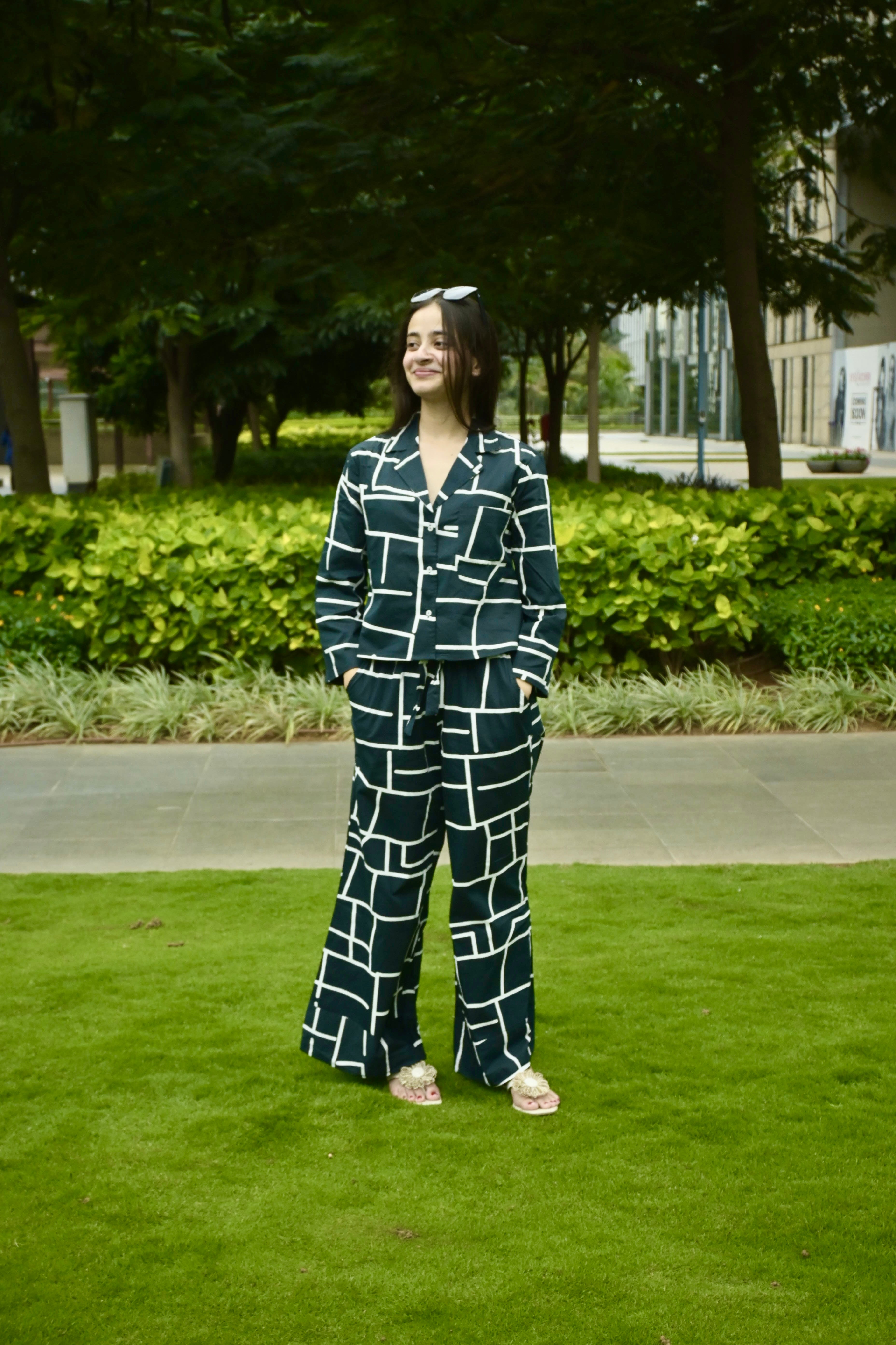 Crossed lines lounge set