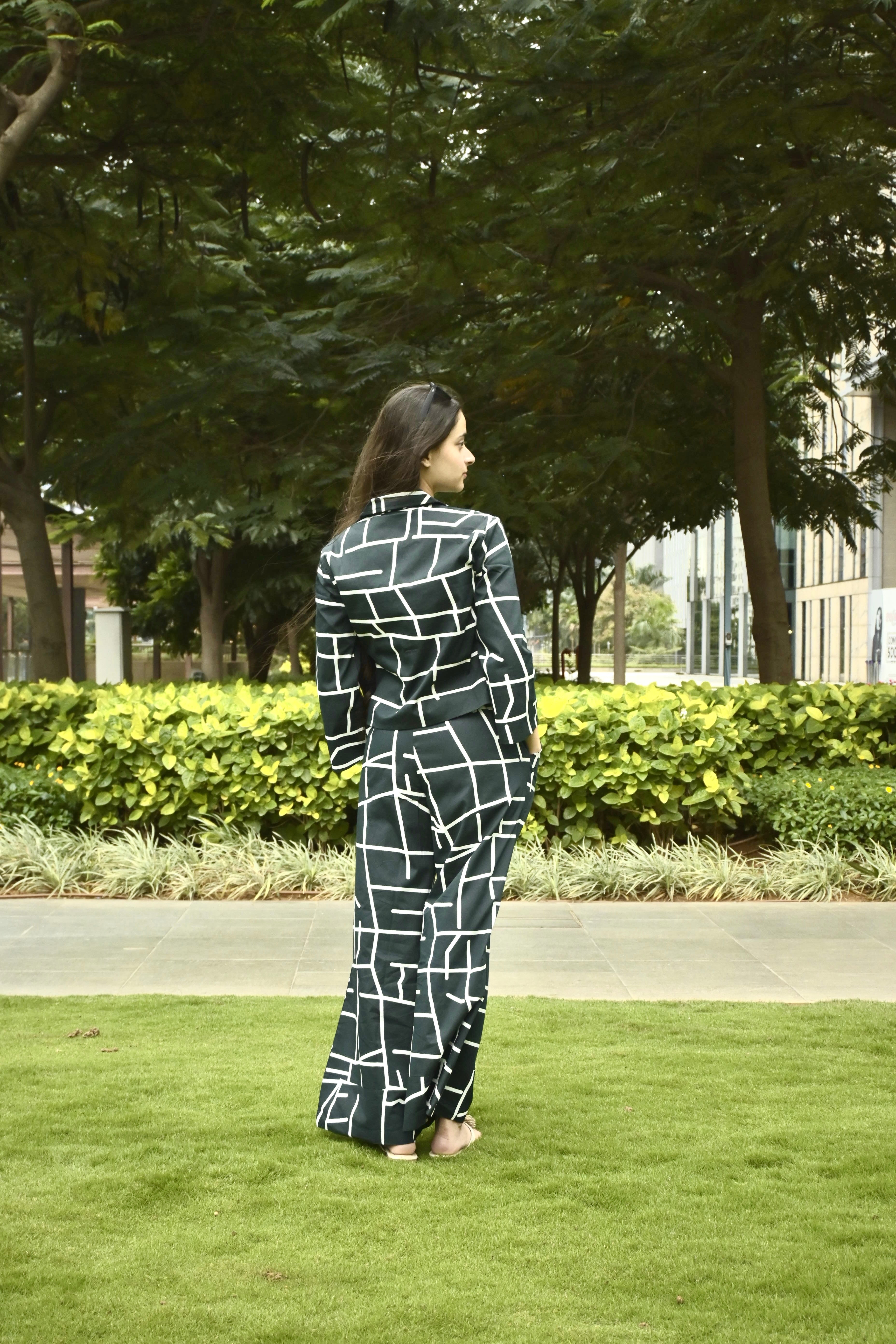 Crossed lines lounge set